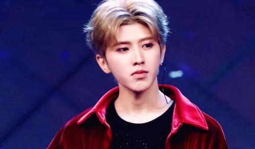 假哨牙明星,揭秘明星们的“秘密武器”