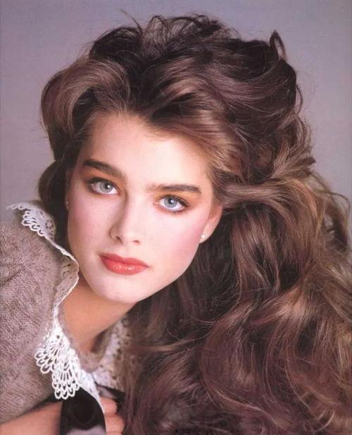 波姬小丝年轻照片,重温经典年轻照