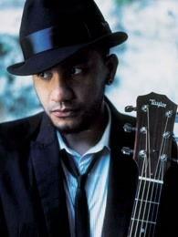 张震岳个人资料简介,摇滚乐坛的激情歌者，从街头小贩到音乐巨匠的蜕变之路