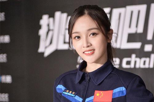 吴宣仪家庭背景,出身名门，星途璀璨的青春偶像